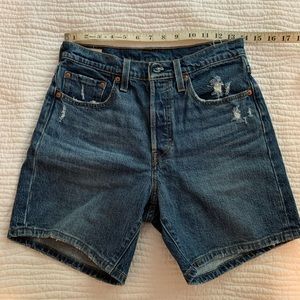 Levi’s 501 mid thigh shorts